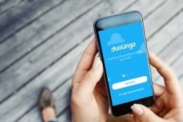 Die Duolingo App auf einem Handydisplay